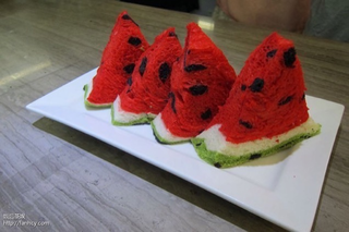 Illustration for article titled Bread Shaped Like... Square Watermelons